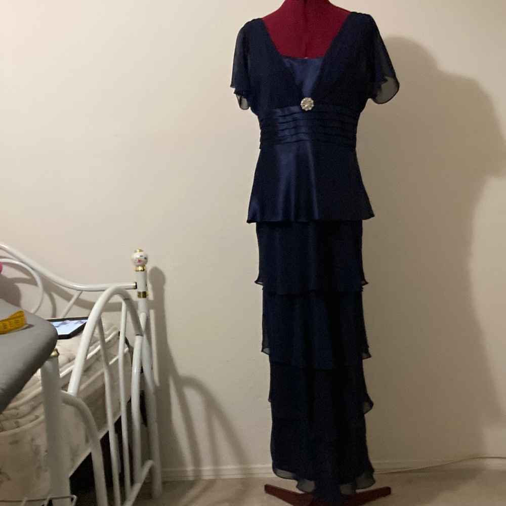 Patra Size 8 deep blue formal dress 100% polyester Never worn New without tags